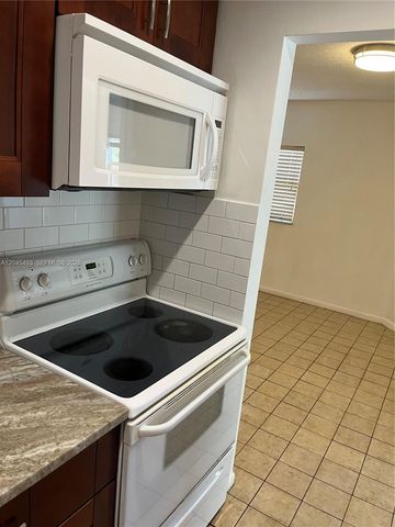 4114 NW 88th Ave 201, Coral Springs, FL 33065