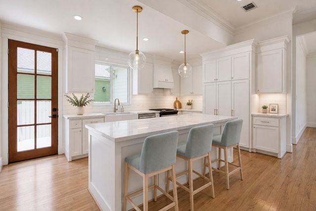 1303 Summer Street, Houston, TX 77007