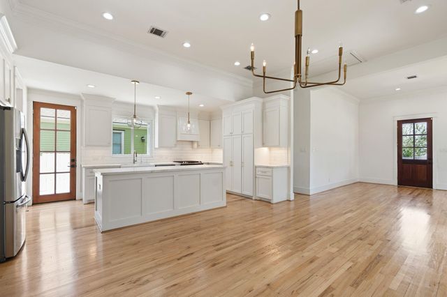 1303 Summer Street, Houston, TX 77007