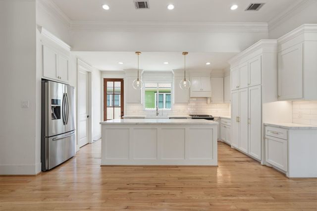 1303 Summer Street, Houston, TX 77007
