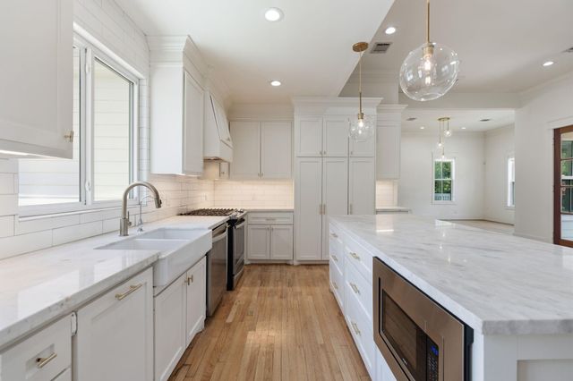 1303 Summer Street, Houston, TX 77007