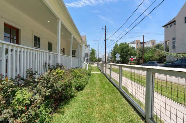 1303 Summer Street, Houston, TX 77007