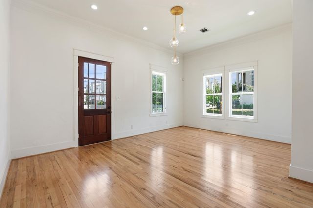 1303 Summer Street, Houston, TX 77007