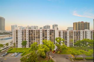 16919 N Bay Rd 703, Sunny Isles Beach, FL 33160