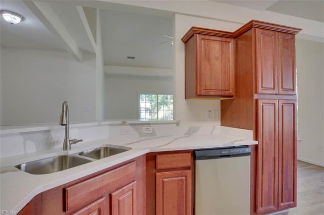 41 Mennonite LN, Newport News, VA 23602