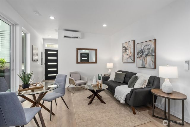 10736 Interlake Avenue N, Seattle, WA 98133