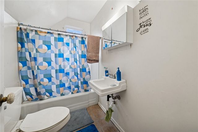 425 Agatha, Pitcairn, PA 15140