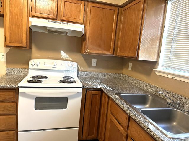 614 Live Oak Drive, Stafford, TX 77477
