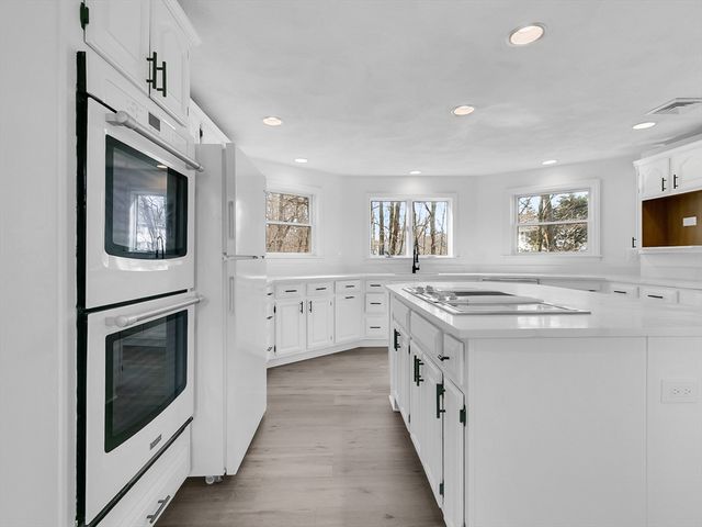 3 Balfour Ct, Haverhill, MA 01835