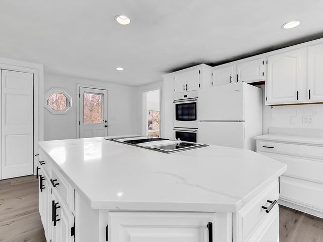 3 Balfour Ct, Haverhill, MA 01835