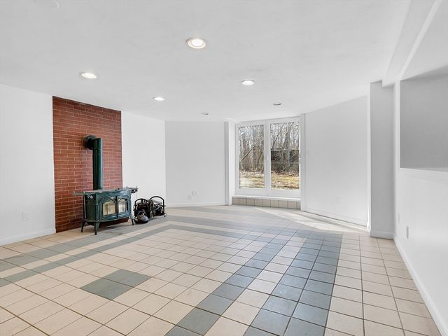 3 Balfour Ct, Haverhill, MA 01835