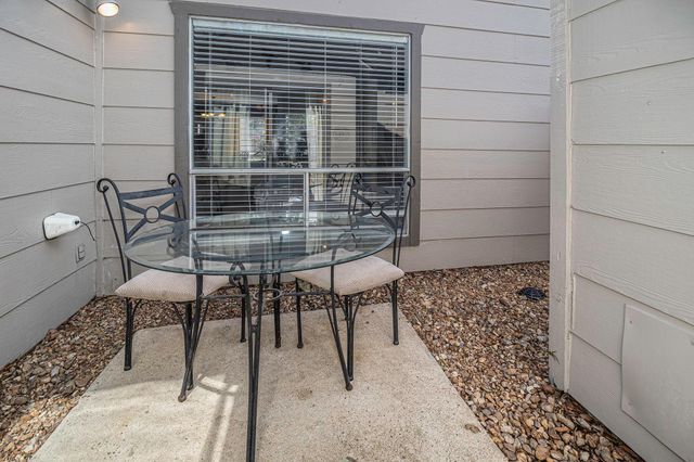 2211 Cottonwood Court, Missouri City, TX 77459