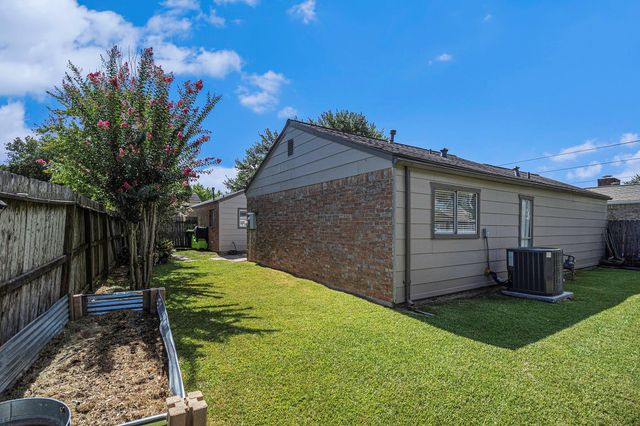 2211 Cottonwood Court, Missouri City, TX 77459