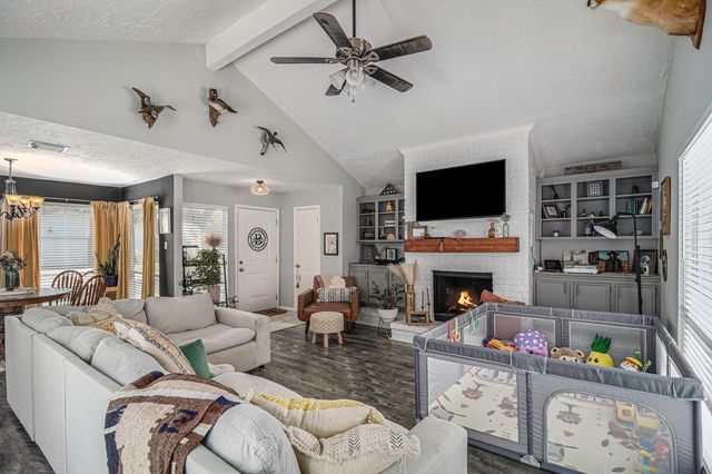 2211 Cottonwood Court, Missouri City, TX 77459