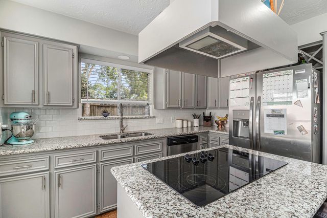 2211 Cottonwood Court, Missouri City, TX 77459
