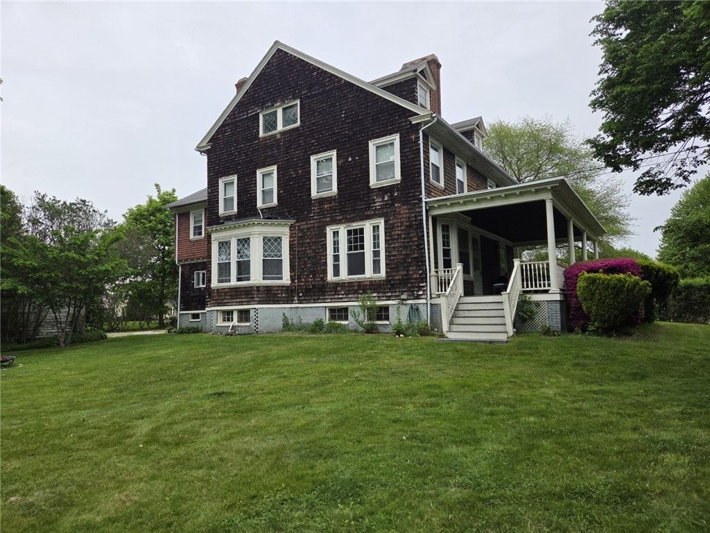 45 Woodlawn Avenue 1, Bristol, RI 02809