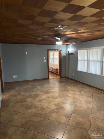 425 Rentz Ave, Pensacola, FL 32507