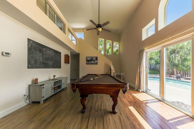 9 Meadows Park Lane, Boynton Beach, FL 33436