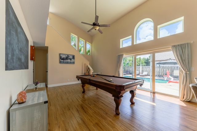 9 Meadows Park Lane, Boynton Beach, FL 33436