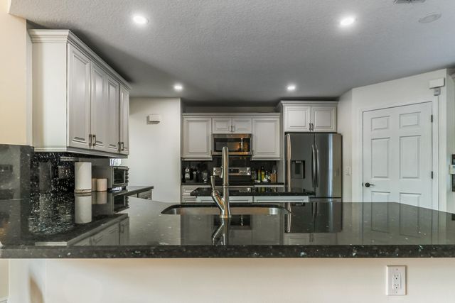 9 Meadows Park Lane, Boynton Beach, FL 33436