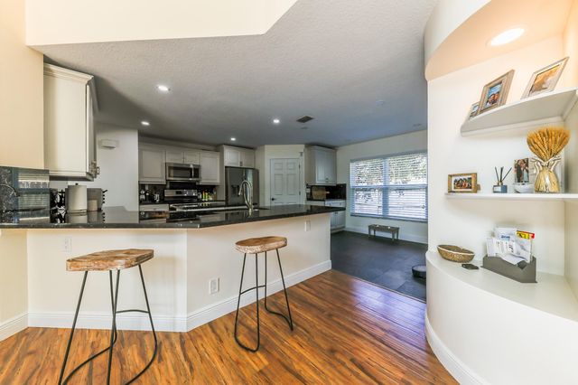 9 Meadows Park Lane, Boynton Beach, FL 33436