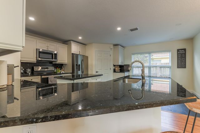 9 Meadows Park Lane, Boynton Beach, FL 33436