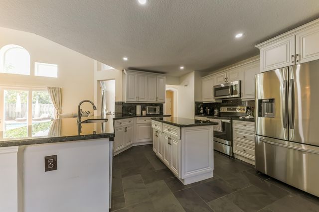 9 Meadows Park Lane, Boynton Beach, FL 33436