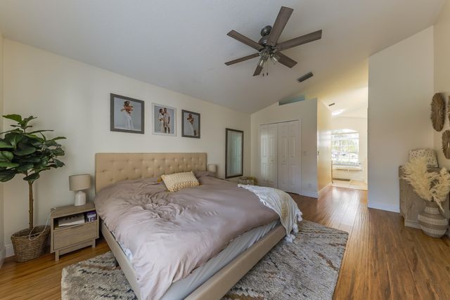 9 Meadows Park Lane, Boynton Beach, FL 33436