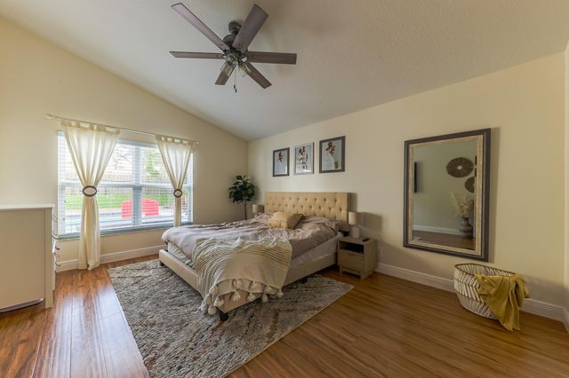 9 Meadows Park Lane, Boynton Beach, FL 33436