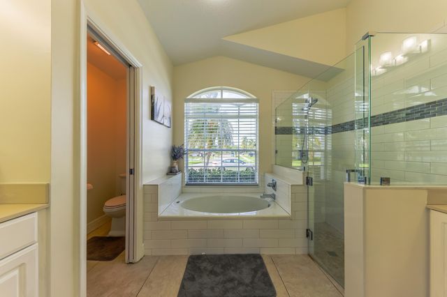 9 Meadows Park Lane, Boynton Beach, FL 33436