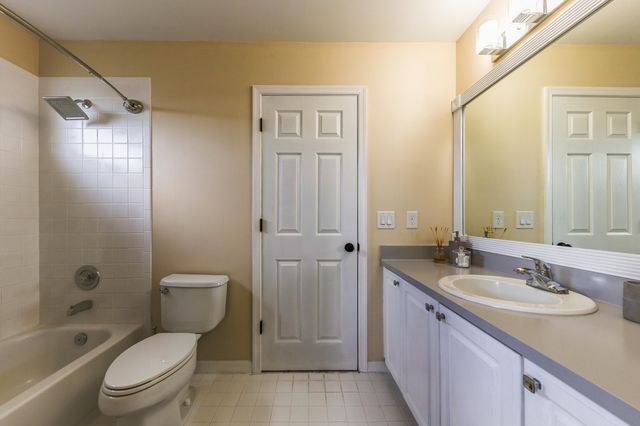 9 Meadows Park Lane, Boynton Beach, FL 33436