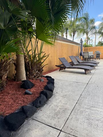 9 Meadows Park Lane, Boynton Beach, FL 33436