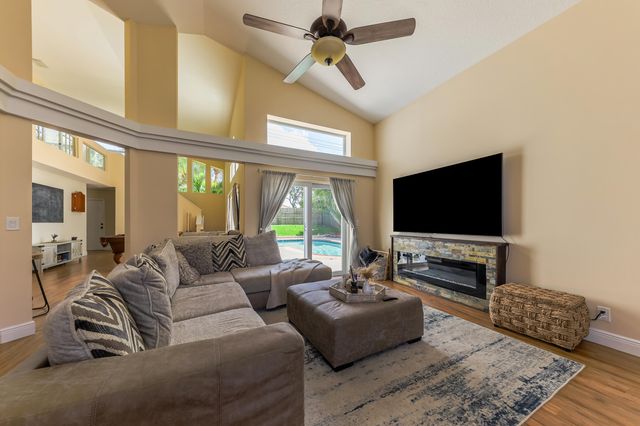 9 Meadows Park Lane, Boynton Beach, FL 33436