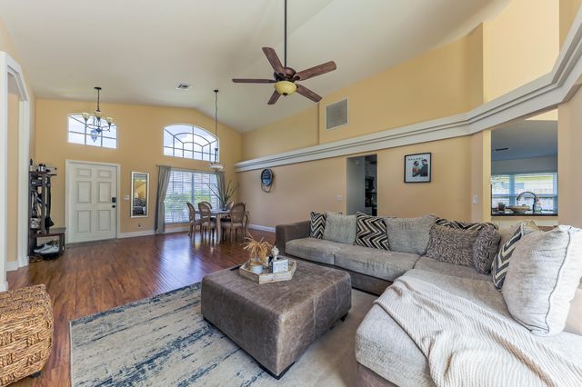 9 Meadows Park Lane, Boynton Beach, FL 33436