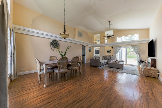 9 Meadows Park Lane, Boynton Beach, FL 33436