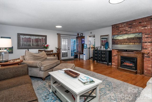 649 Ransom Street, Blowing Rock, NC 28605