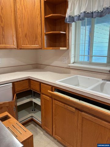 571 Hobson St, Stayton, OR 97383