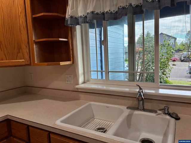 571 Hobson St, Stayton, OR 97383