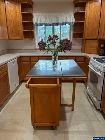 571 Hobson St, Stayton, OR 97383