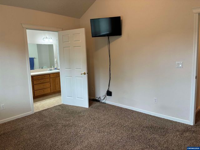571 Hobson St, Stayton, OR 97383