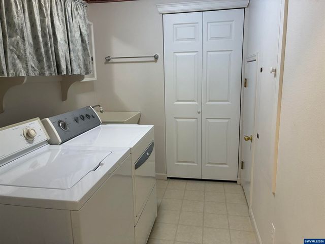 571 Hobson St, Stayton, OR 97383