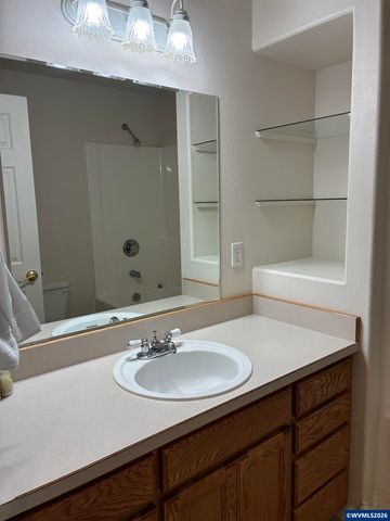 571 Hobson St, Stayton, OR 97383