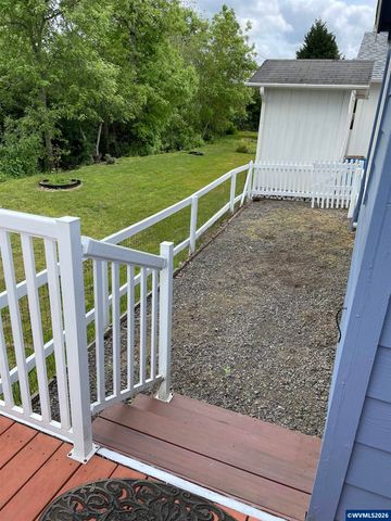 571 Hobson St, Stayton, OR 97383