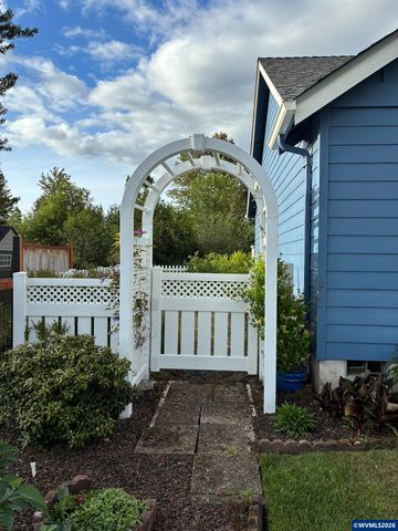 571 Hobson St, Stayton, OR 97383