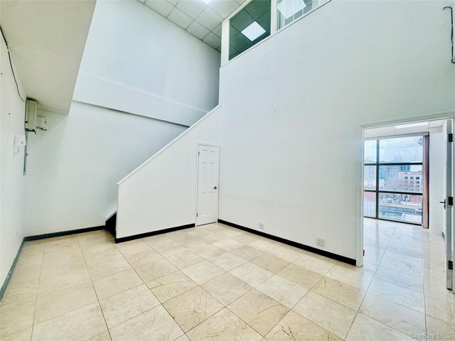 39-07 Prince Street 6F, Flushing, NY 11354