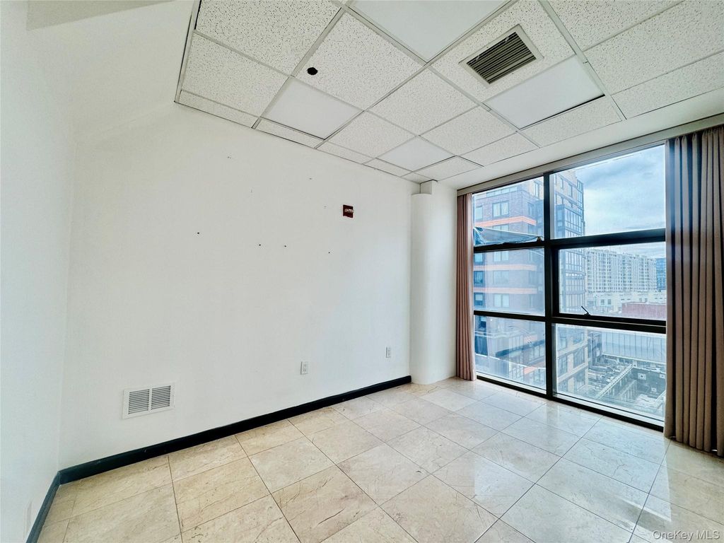 39-07 Prince Street 6F, Flushing, NY 11354