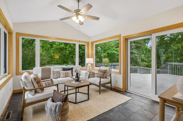 719 Spring Creek Circle, Mendota Heights, MN 55118