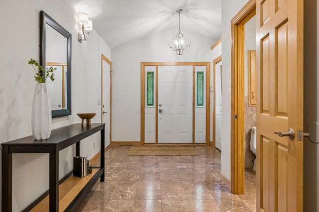 719 Spring Creek Circle, Mendota Heights, MN 55118