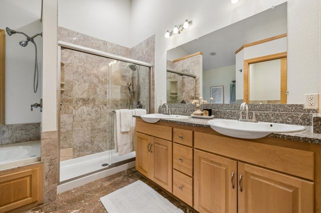 719 Spring Creek Circle, Mendota Heights, MN 55118