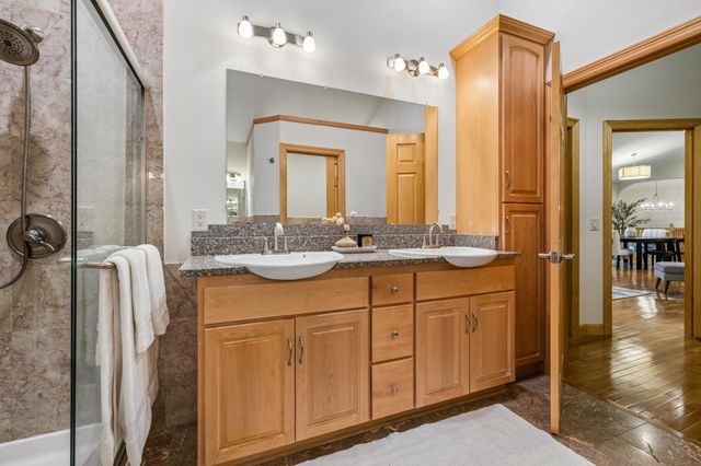 719 Spring Creek Circle, Mendota Heights, MN 55118